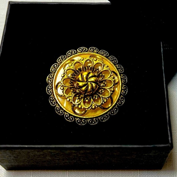 Vintage gold tone, scarf clip. Made in west germany filigree flower scarf clip - Picture 2 of 5